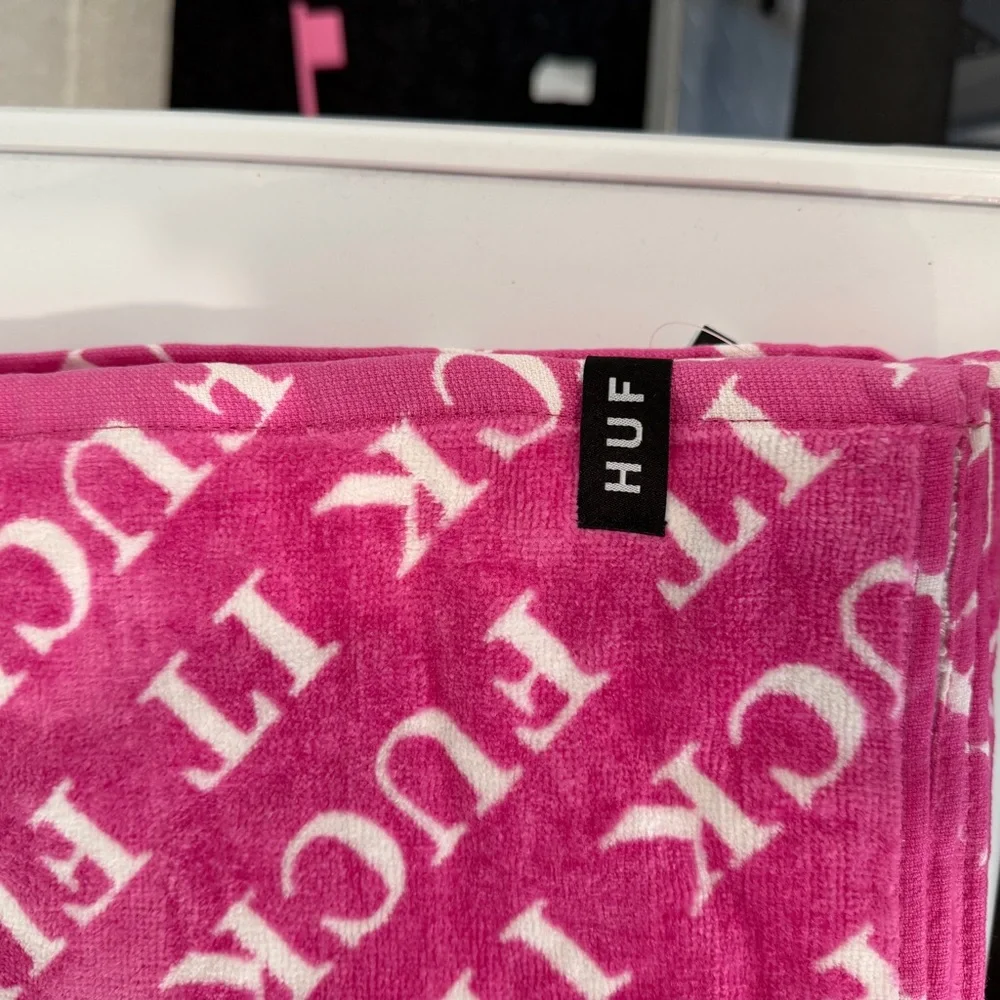 HUF F*** IT Fuchsia Logo Beach Towel